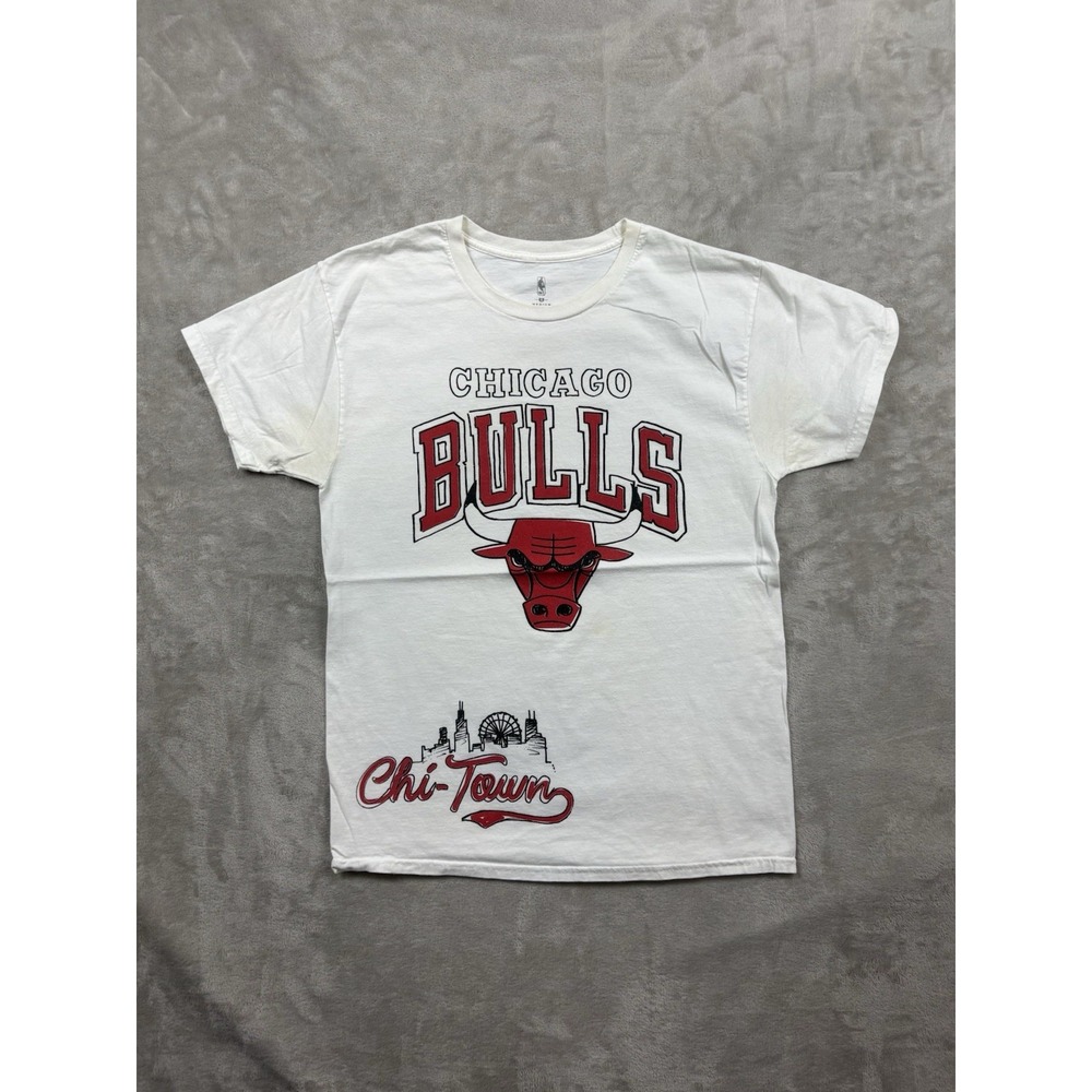 NBA Official Merchandise Chicago Bulls Men's White T-Shirt Chi-Town Size Medium